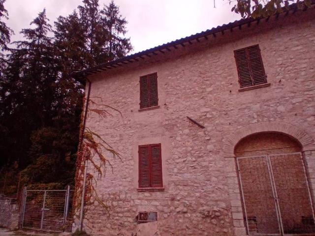 Palazzo in vendita a Scopoli, Foligno