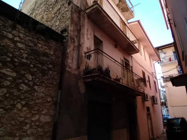 Palazzo in vendita a Porta Roma, Salto Di Fondi