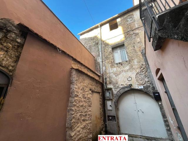 Palazzo in vendita a Porta Vescovo, Salto Di Fondi