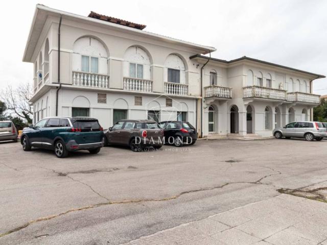 Palazzo in vendita a Onè di Fonte, Veneto
