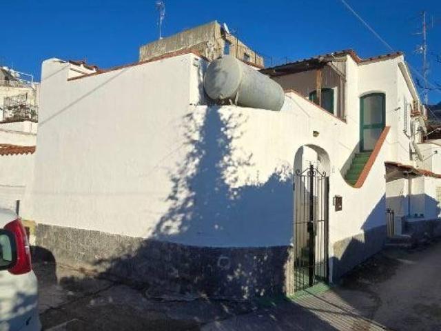 Palazzo in vendita a Cuotto, Forio