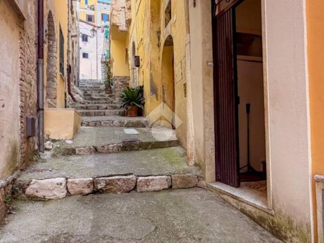 Palazzo in vendita a Formia, Lazio