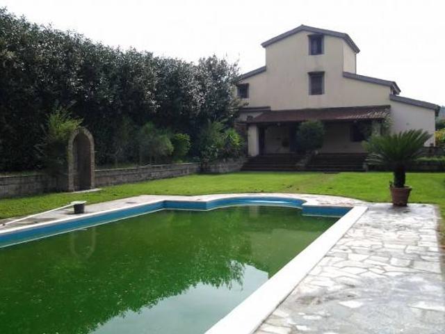 Palazzo in vendita a Formicola, Campania