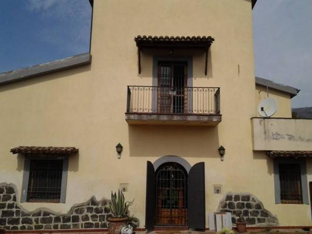 Palazzo in vendita a Formicola, Campania
