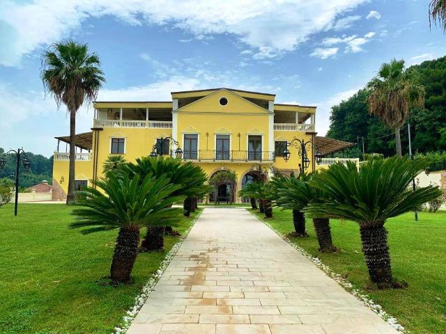 Palazzo in vendita a Francavilla Al Mare, Abruzzo