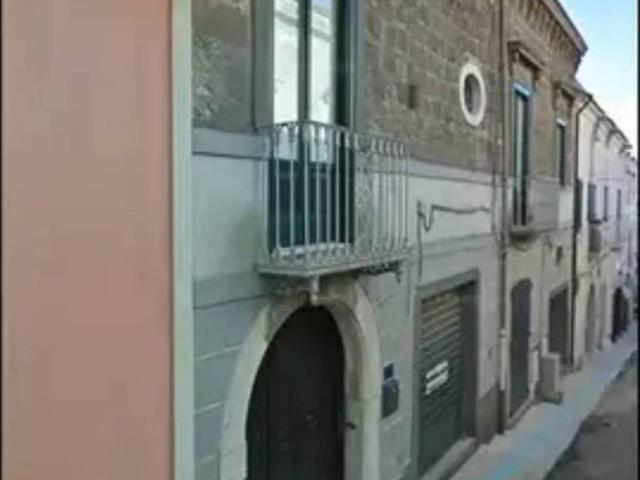 Palazzo in vendita a Frasso Telesino, Campania