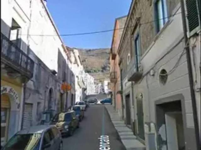 Palazzo in vendita a Frasso Telesino, Campania