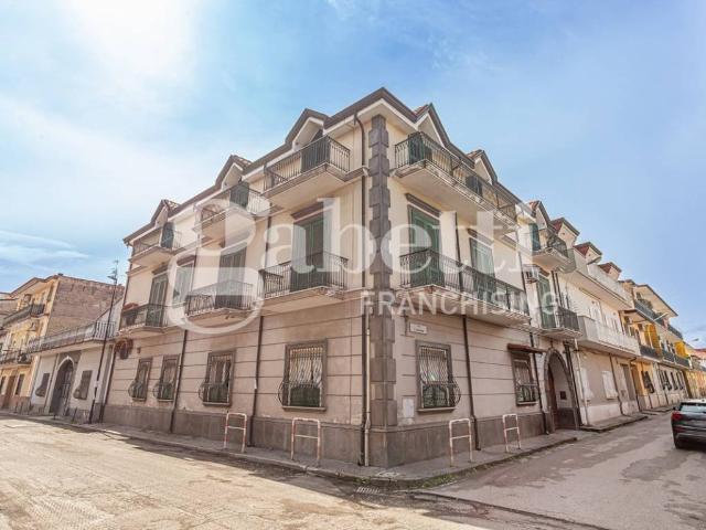 Palazzo in vendita a Frattamaggiore, Campania