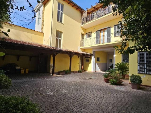 Palazzo in vendita a Sepano, Frattamaggiore