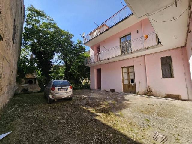 Palazzo in vendita a Frattaminore, Campania