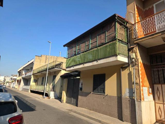Palazzo in vendita a Frattaminore, Campania