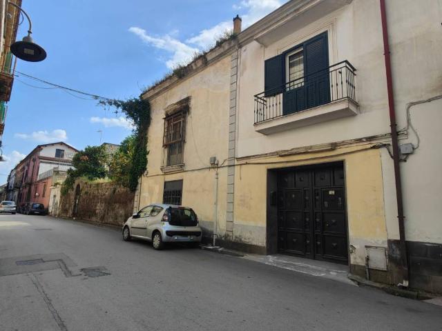 Palazzo in vendita a Orta Di Atella, Campania