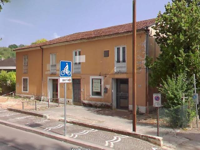 Palazzo in vendita a Frosinone, Lazio