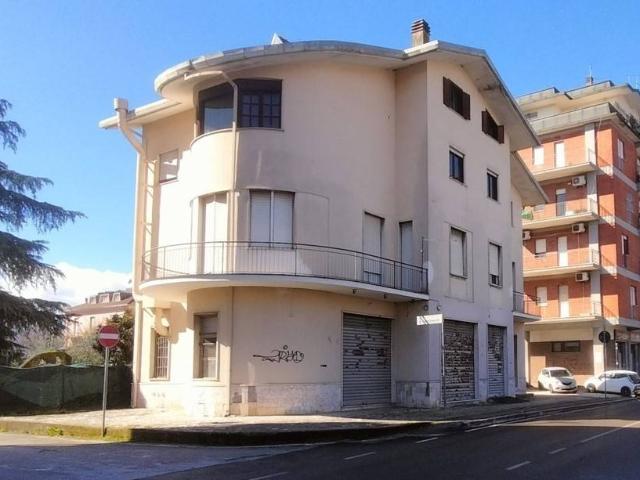 Palazzo in vendita a Frosinone, Lazio