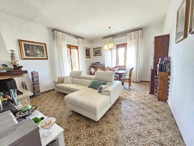 Palazzo in vendita a Unione dei Comuni Circondario dell'Empolese Valdelsa, Gambassi Terme