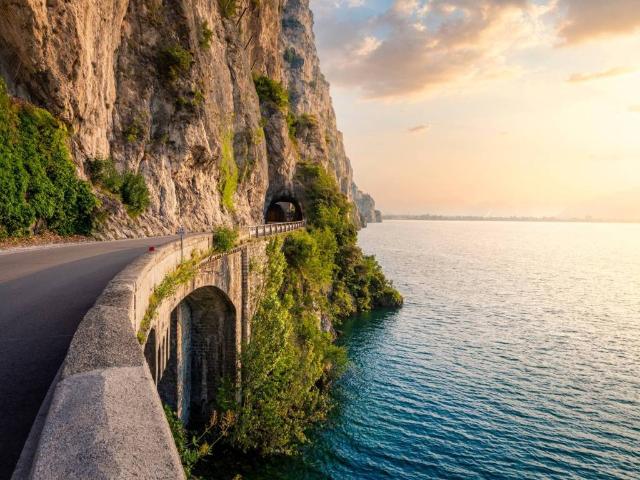 Palazzo in vendita a Comunità Montana Parco Alto Garda bresciano, Gardone Riviera