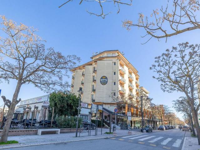 Palazzo in vendita a Gatteo a Mare, Gatteo