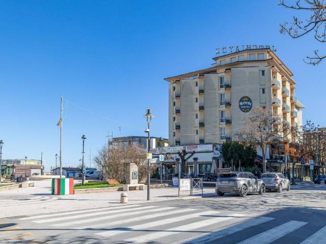 Palazzo in vendita a Gatteo a Mare, Gatteo