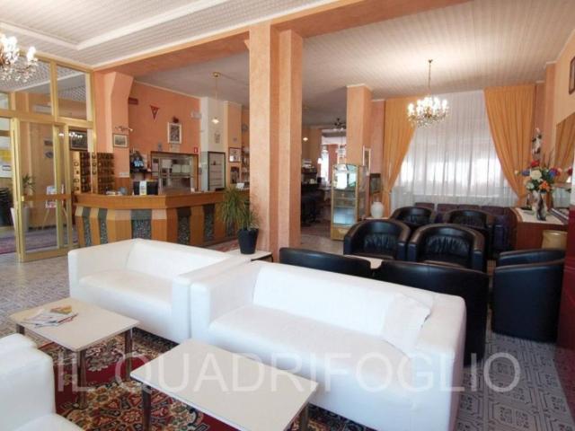 Palazzo in vendita a Gatteo a Mare, Gatteo