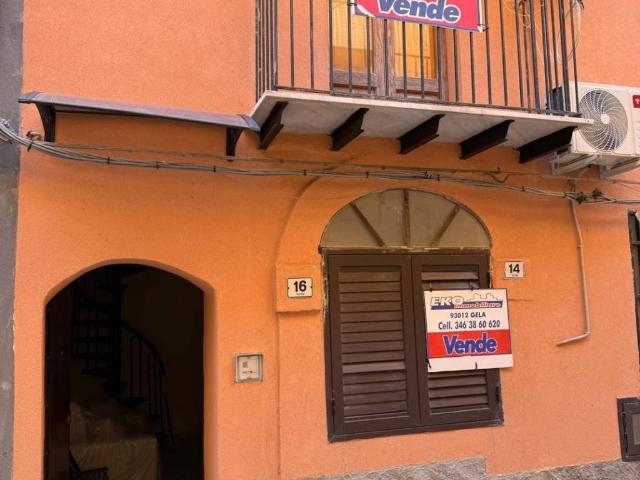 Palazzo in vendita a Gela, Sicilia