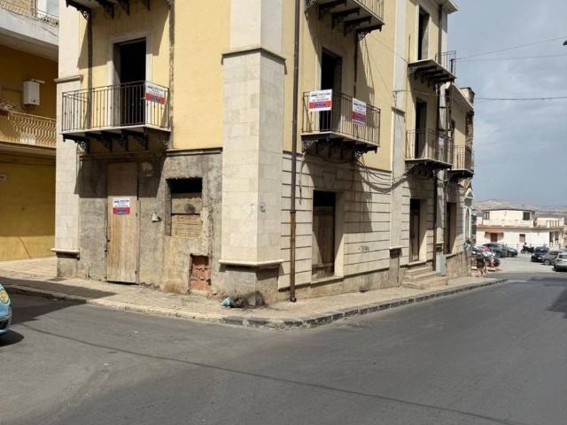 Palazzo in vendita a Gela, Sicilia