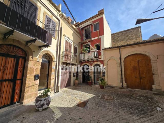 Palazzo in vendita a Quartiere Ortocastello, Gela