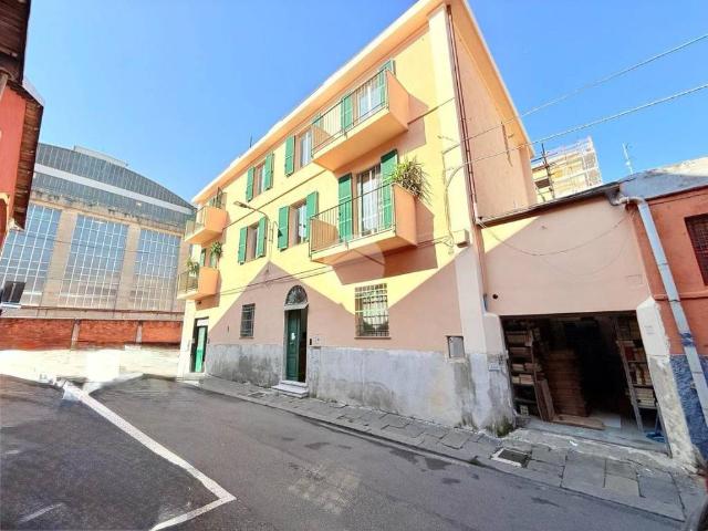 Palazzo in vendita a Medio Ponente, Serra Riccò