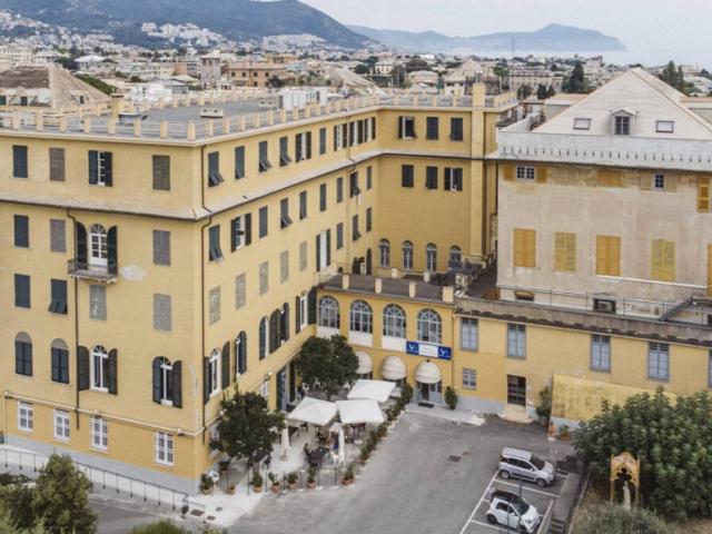 Palazzo in vendita a Medio Levante, Serra Riccò
