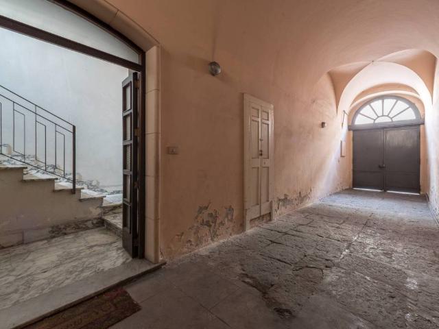 Palazzo in vendita a Giarre, Sicilia