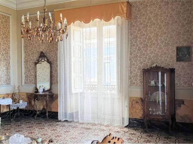 Palazzo in vendita a Giarre, Sicilia