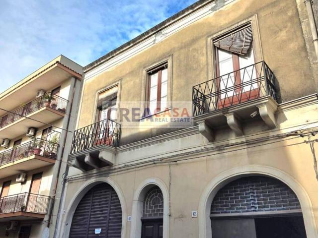 Palazzo in vendita a Giarre, Sicilia
