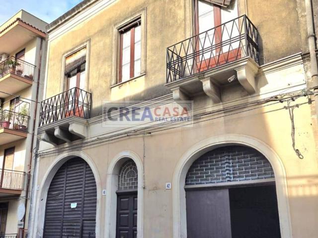 Palazzo in vendita a Giarre, Sicilia