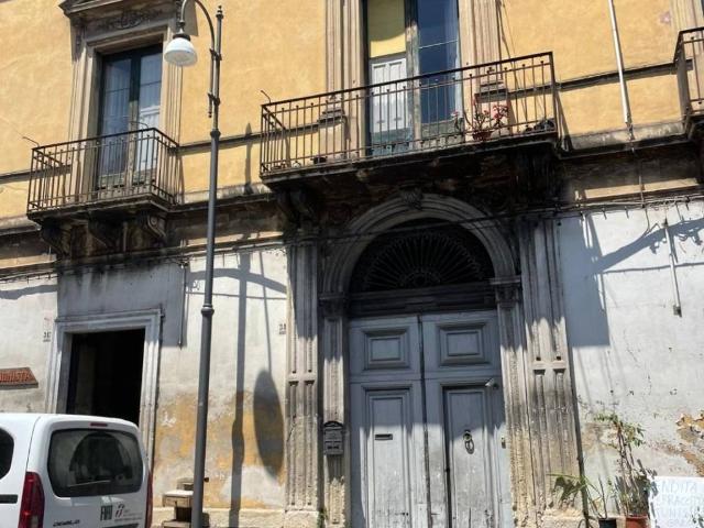 Palazzo in vendita a Giarre, Sicilia