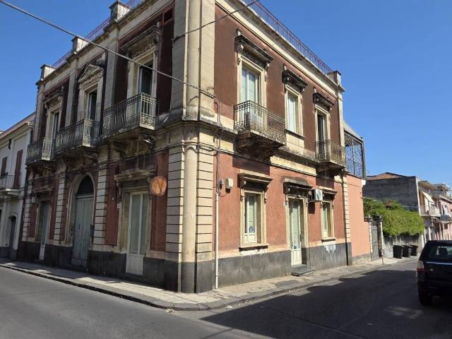 Palazzo in vendita a Altarello, Giarre