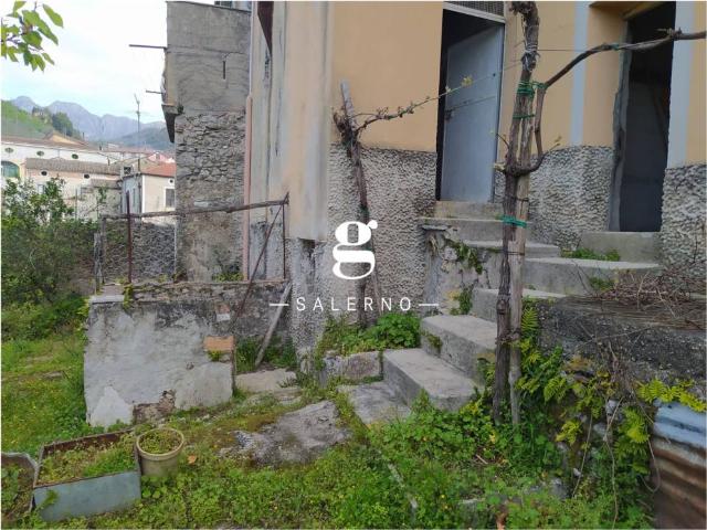 Palazzo in vendita a Giffoni Sei Casali, Campania