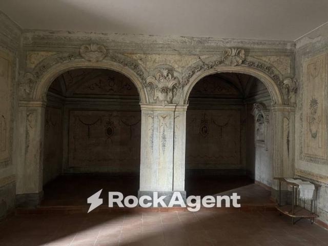 Palazzo in vendita a Giffoni Sei Casali, Campania