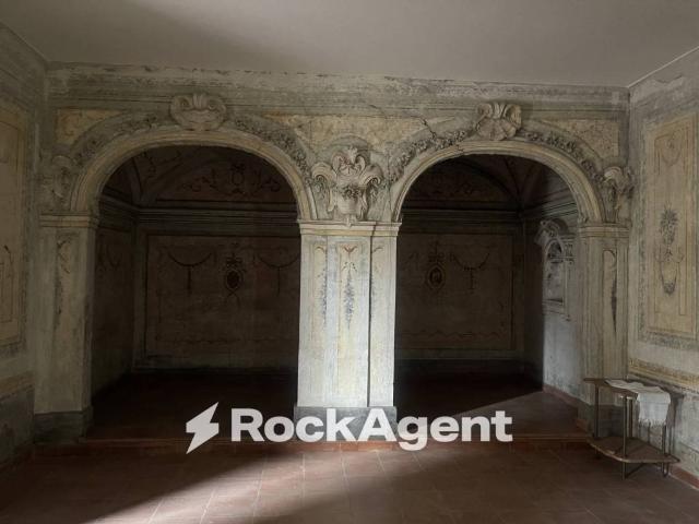 Palazzo in vendita a Giffoni Sei Casali, Campania