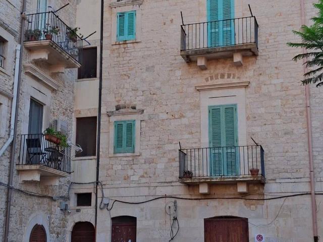 Palazzo in vendita a Giovinazzo, Bari