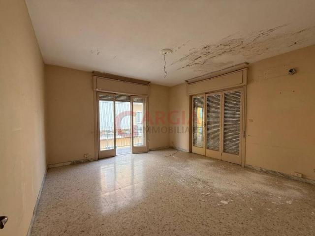 Palazzo in vendita a Giugliano In Campania, Campania