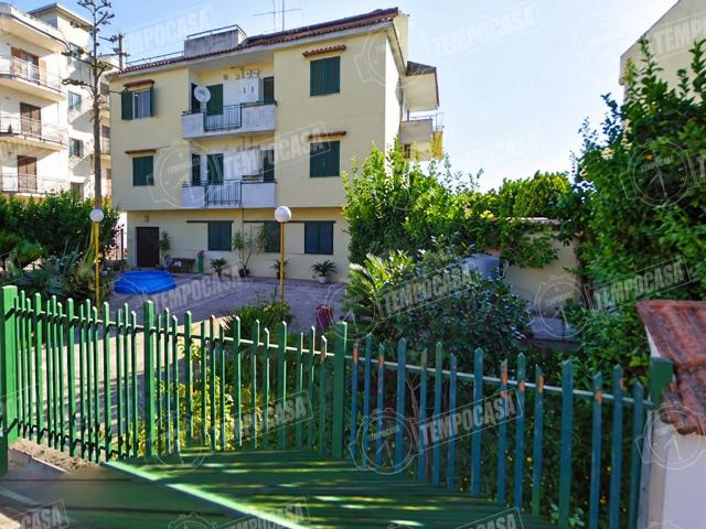 Palazzo in vendita a Giugliano in Campania, Napoli