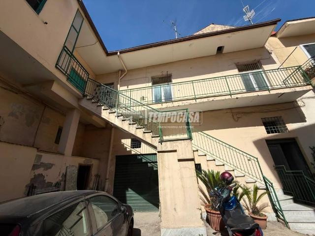 Palazzo in vendita a Giugliano In Campania, Campania