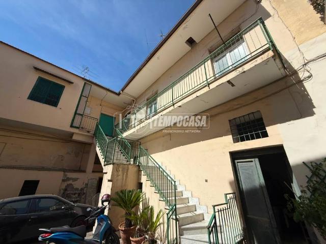 Palazzo in vendita a Giugliano In Campania, Campania