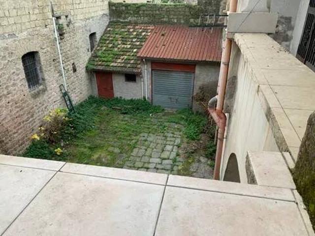 Palazzo in vendita a Giugliano In Campania, Campania