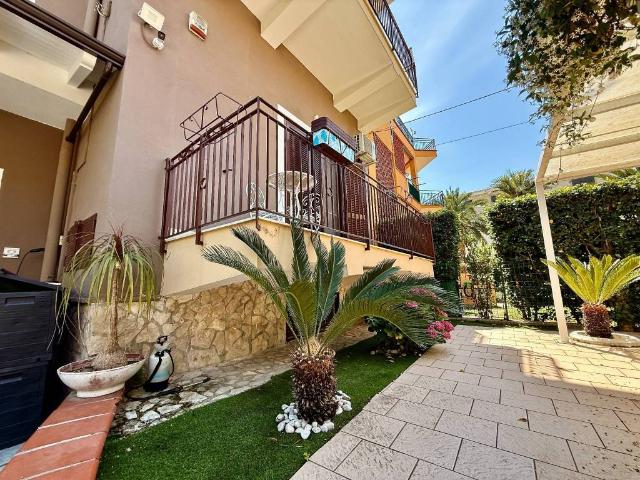 Palazzo in vendita a Giugliano In Campania, Campania