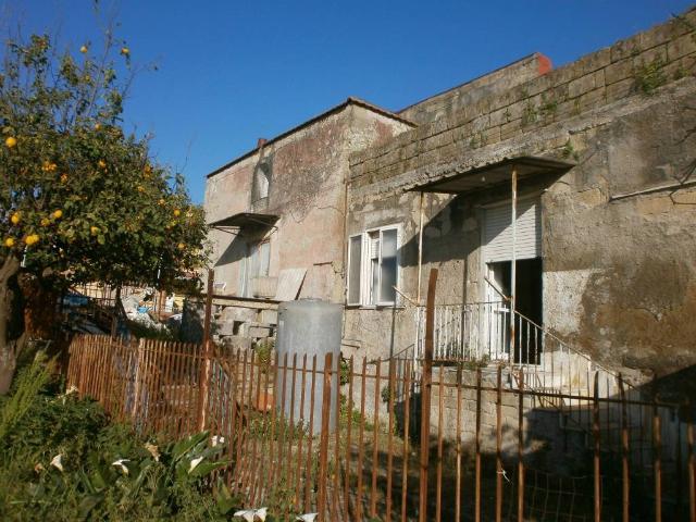 Palazzo in vendita a Canosa, Giugliano In Campania