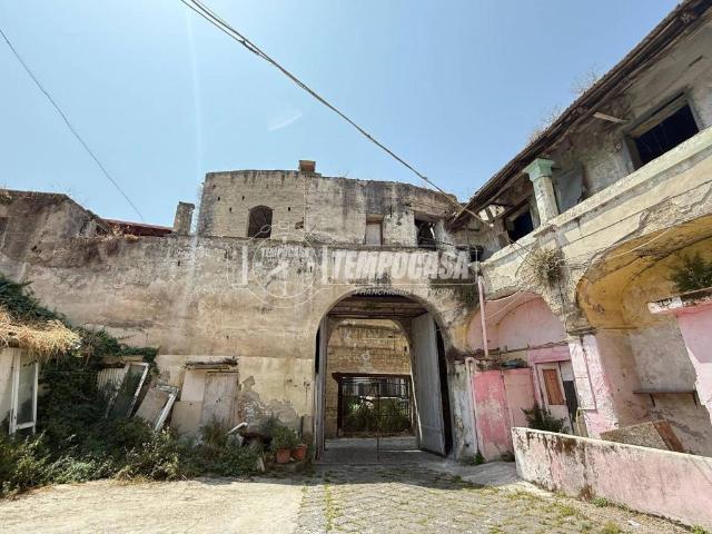 Palazzo in vendita a Giugliano In Campania, Campania