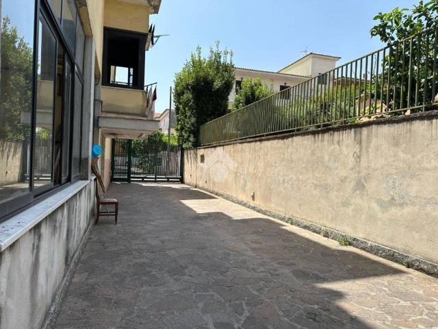 Palazzo in vendita a Giugliano In Campania, Campania