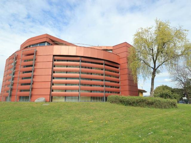 Palazzo in vendita a Grassobbio, Lombardia