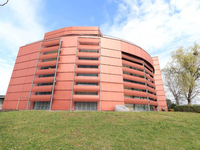 Palazzo in vendita a Grassobbio, Lombardia