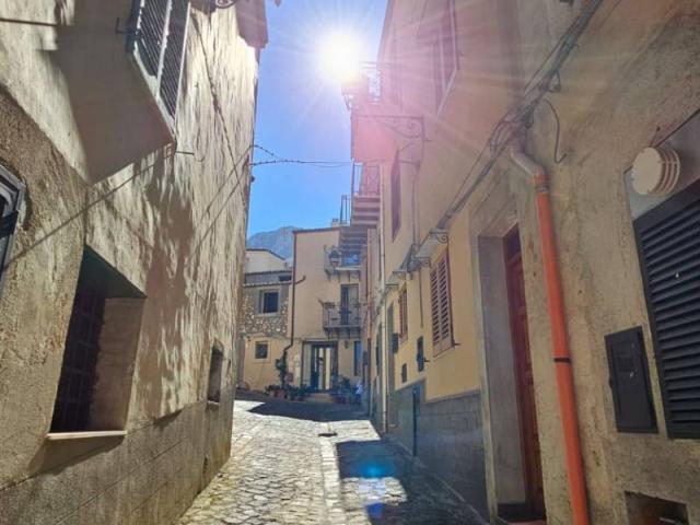 Palazzo in vendita a Gratteri, Sicilia